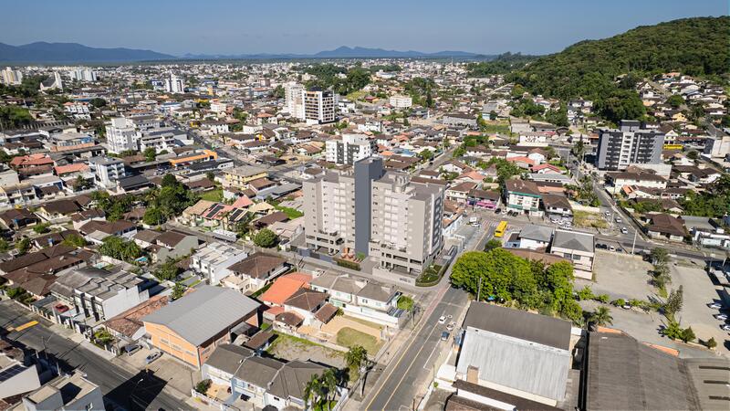 Vista aérea do bairro Saguaçu com a torre