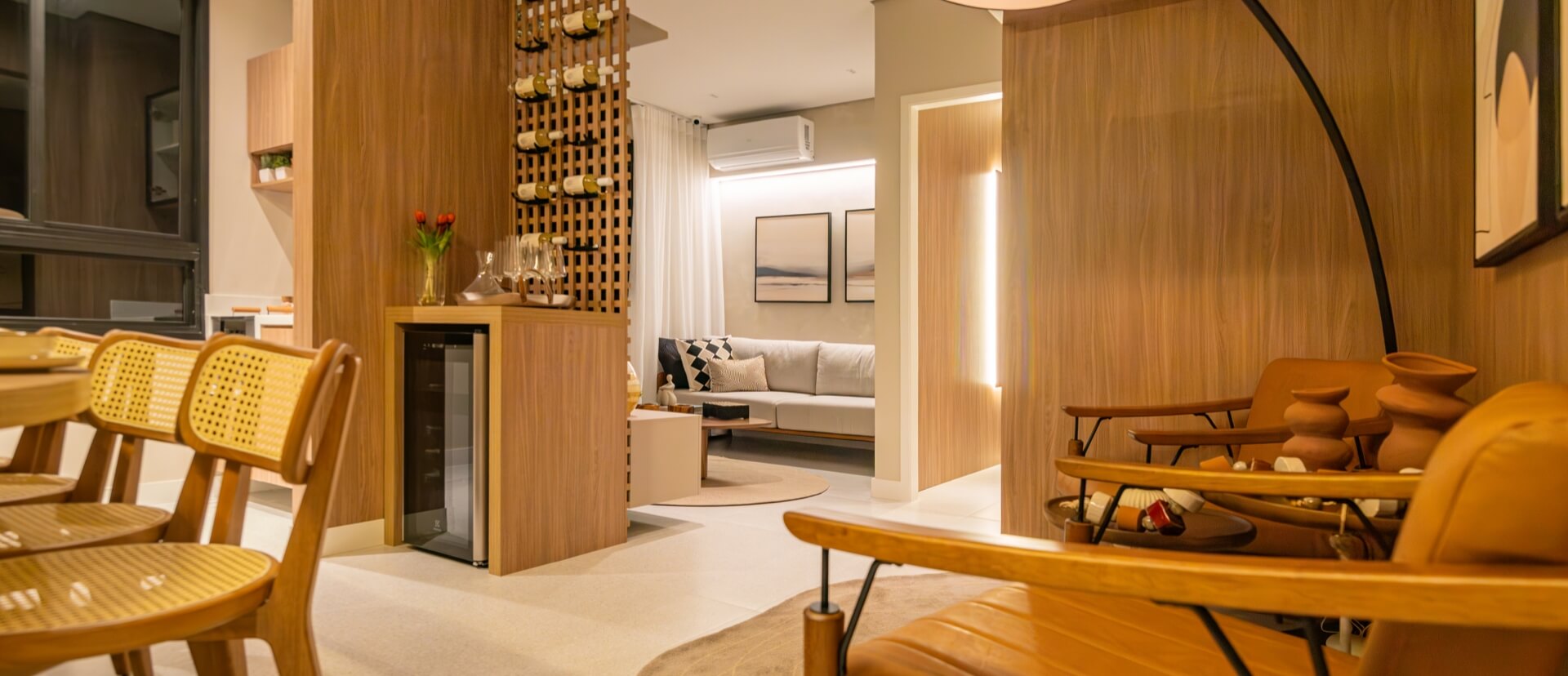 Apartamento decorado, 2 dorms com suíte